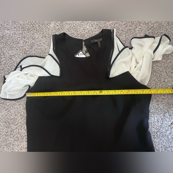 NWT BCBGMAXAZRIA NORAH  B/W COLD SHOULDER RUFFLE SLEEVES SHIFT DRESS SIZE L $228 - Picture 7 of 9